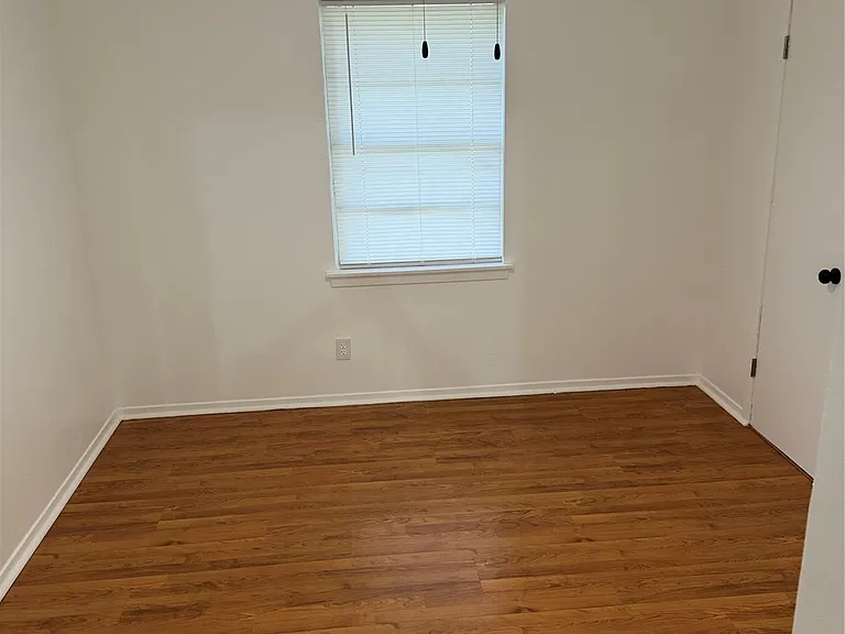843 Regal St — Photo 8