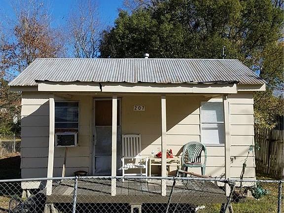 5th image of 207 E Jackson St