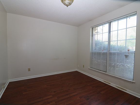 3rd image of 631 Bridgton Dr