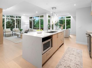 5229 Cordova Bay Rd #303, Saanich, BC V8Y2L1