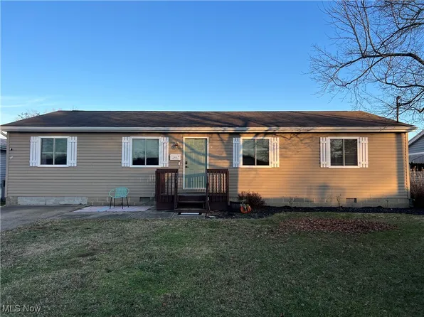 808 Moore Ave, Belpre, OH 45714