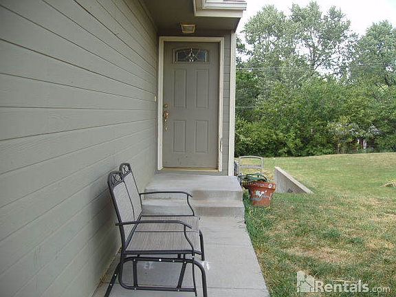 3rd image of 2120 SW 36th St