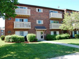 157 Oliver Ct APT B, Schaumburg, IL 60193