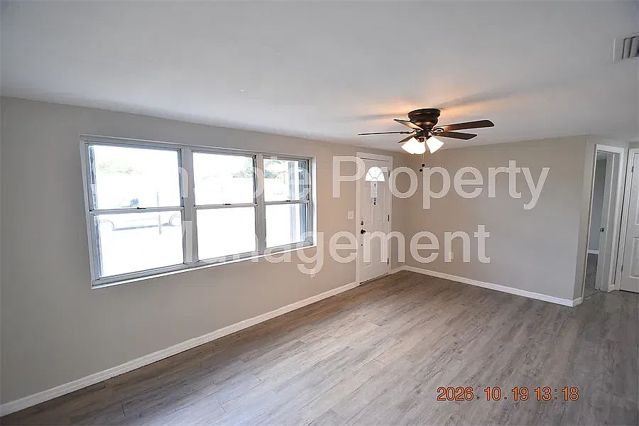 2 bed, 1.5 bath, 1036 sqft, $1,650 — Photo 2