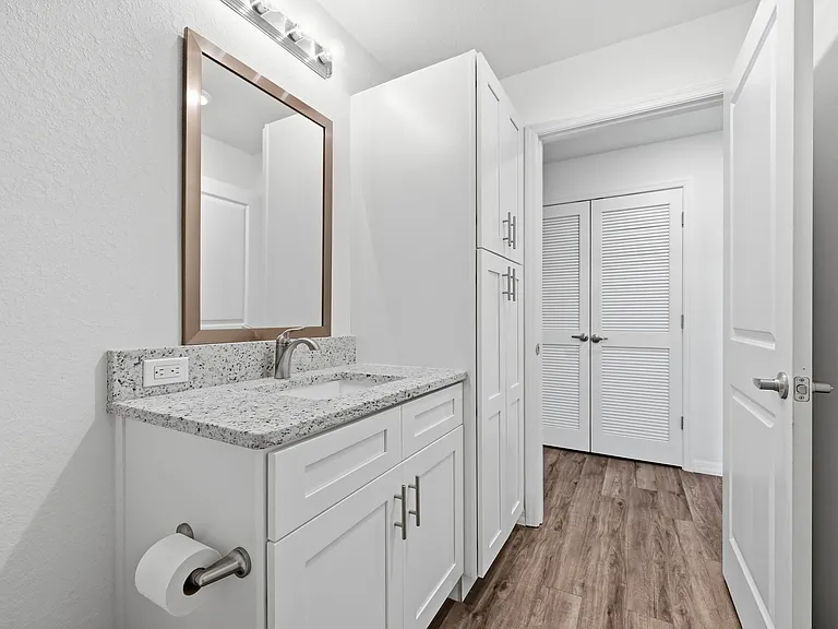 915 Ariana Apartment Community — Photo 12
