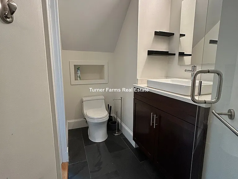 185 Davis Ave — Photo 8