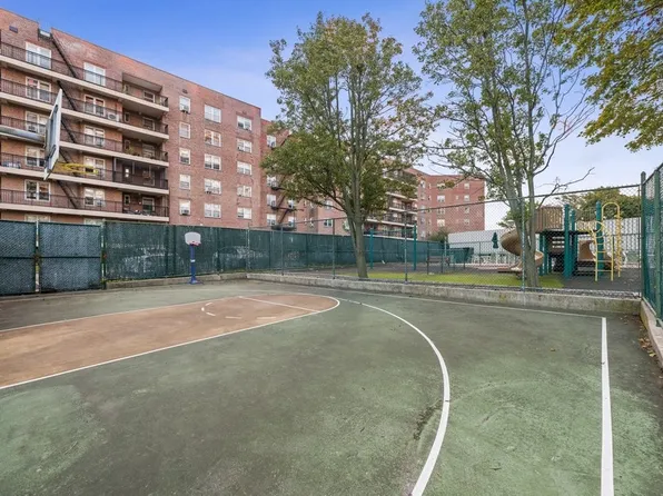 166-25 Powells Cove Boulevard image 34 of 40