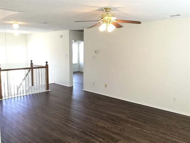 1004 Ashland Ct — Photo 5