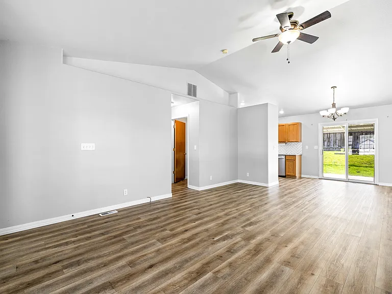 3812 S Springfield Ave — Photo 10