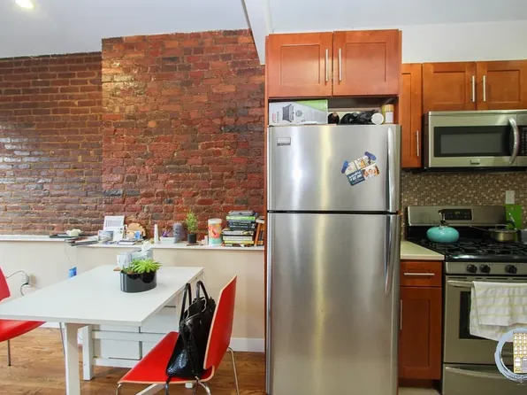 142 Macon Street image 5 of 10