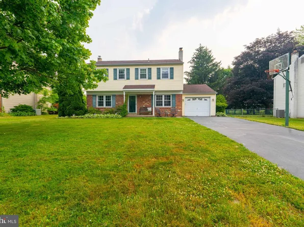 206 Silvestri Dr, Hatboro, PA 19040