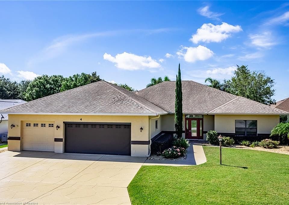 1st image of 4 Somerset Ln