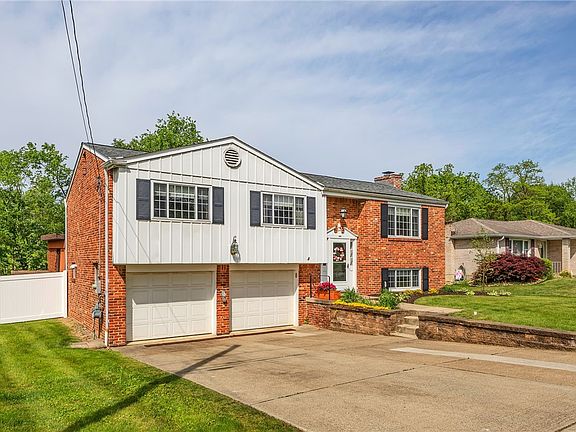 3rd image of 376 Rose Ave