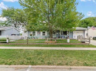 1412 Brookwood Dr, Iowa City, IA 52240