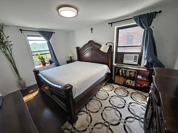 73-63 Bell Boulevard image 9 of 17