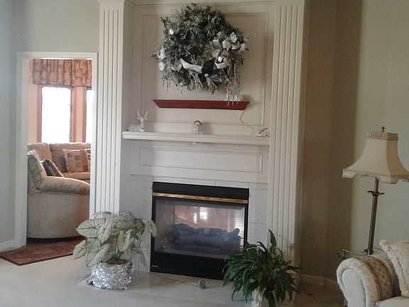 See thru Fire Place in Livin