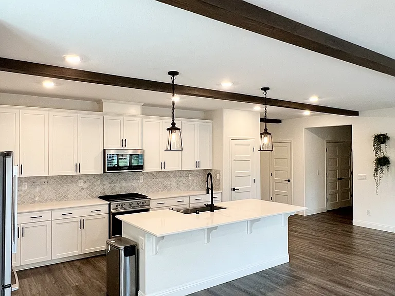 4216 Whitethorn Dr — Photo 8