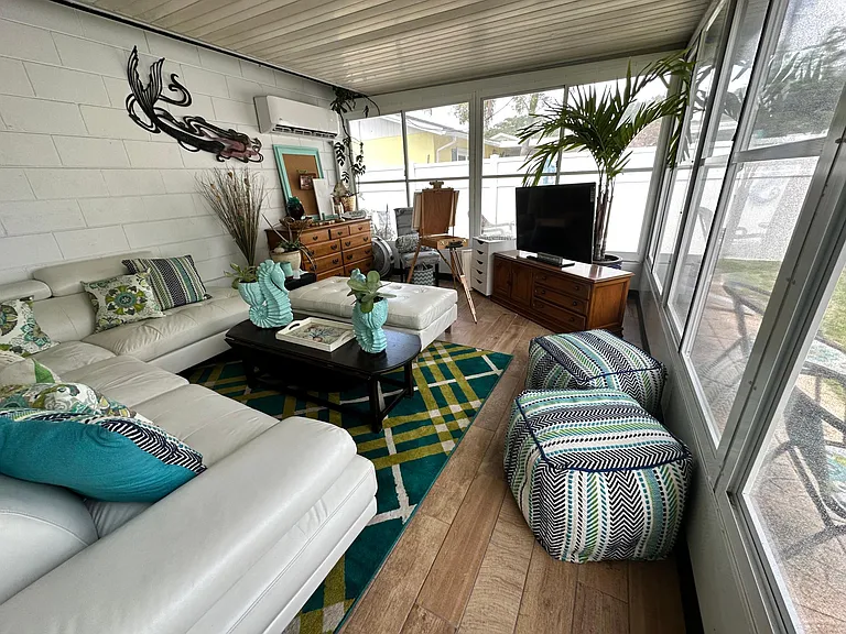 13741 Sussex Ave — Photo 32