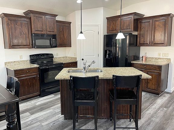 4th image of 819 S Cotton Meadow Ln