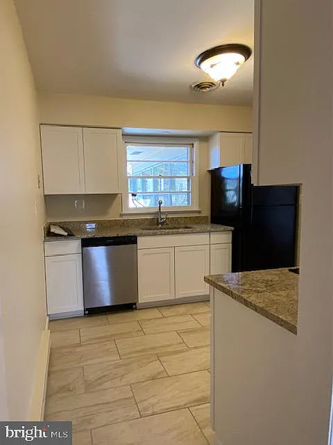 3 bed, 2.5 bath, 1144 sqft, $2,175 — Photo 4