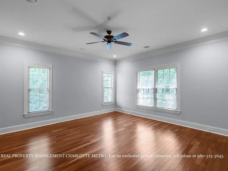 529 Queens Rd — Photo 43