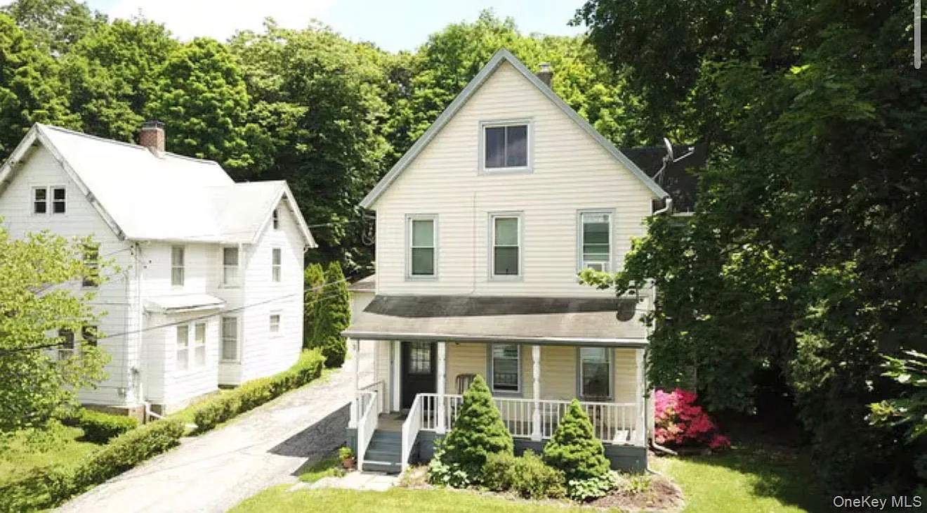 2 bed, 1.0 bath, 2802 sqft, $2,300 — Photo 2