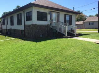512 S Thomas St, Christopher, IL 62822