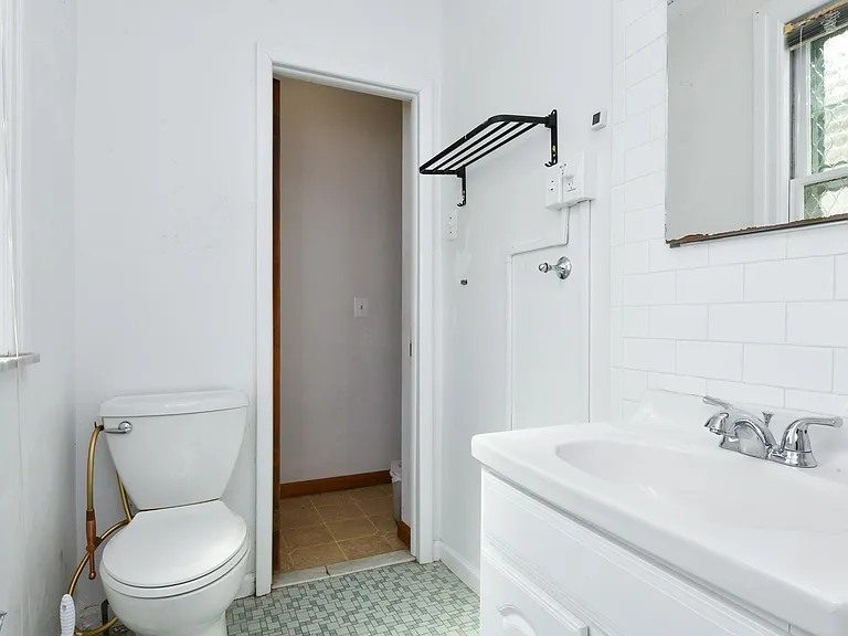 241 Maple St — Photo 23