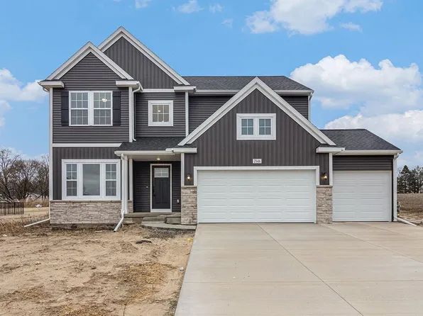 7946 Snow View Dr SE, Alto, MI 49302