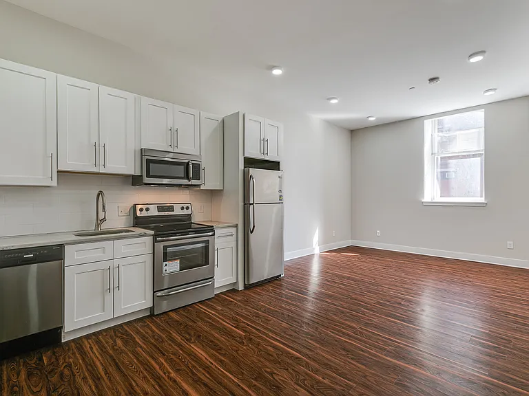 2001 Spring Garden St #206 — Photo 2