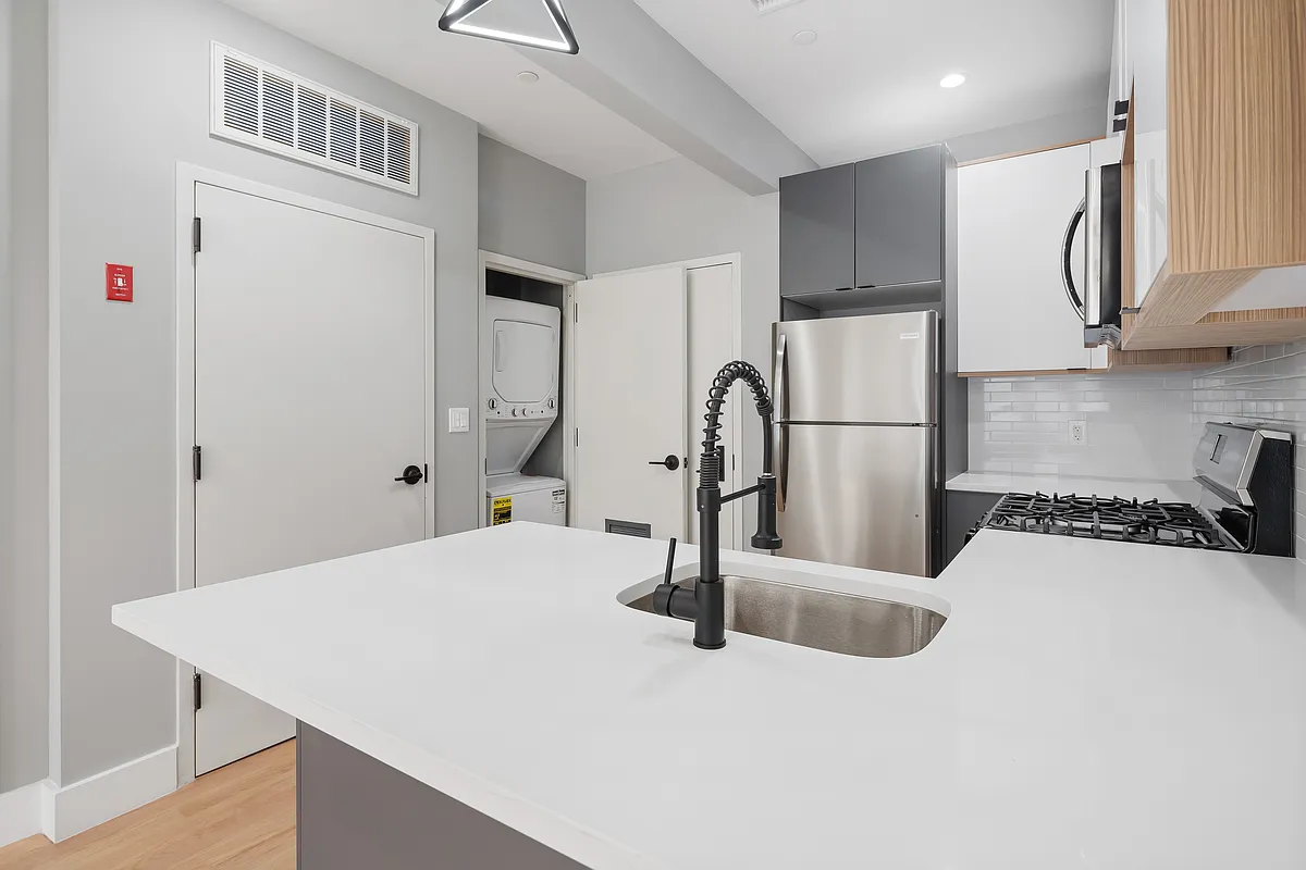 Building Photo - 30 E 29th St #3A