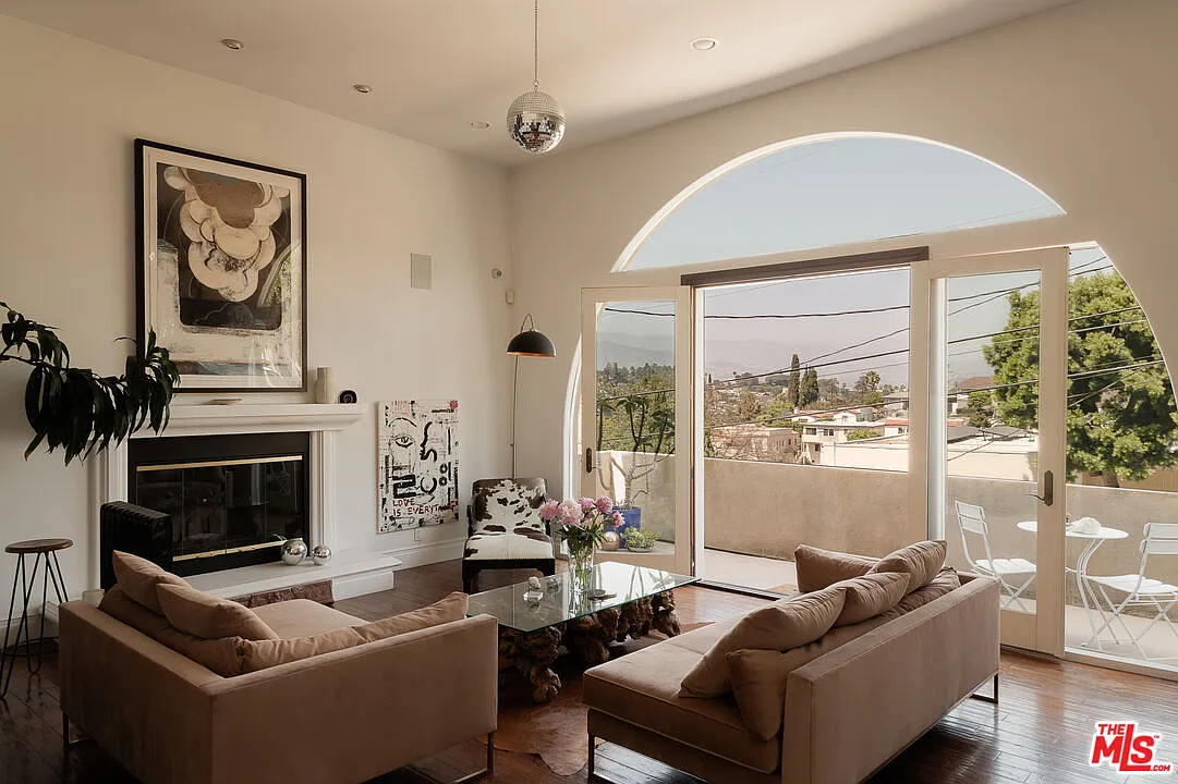 4 bed, 3.0 bath, 2843 sqft, $11,500 — Photo 3