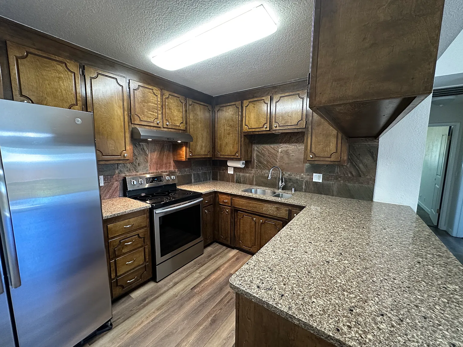 1513 Cottonwood Ave — Photo 3