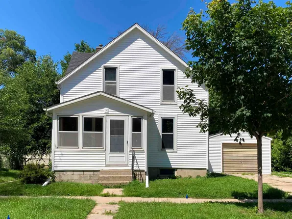 146 7th St SW, Mason City, IA 50401