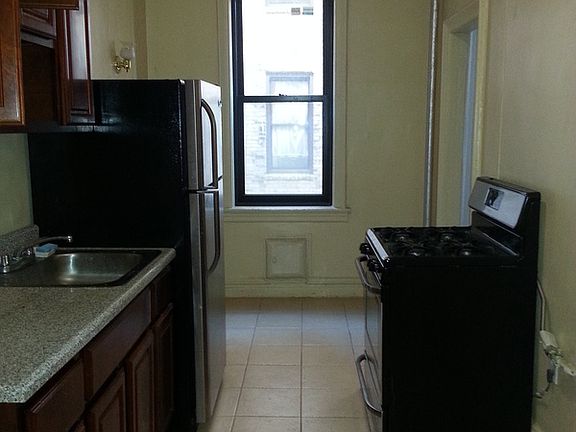2nd image of 240 Crown St APT 3G