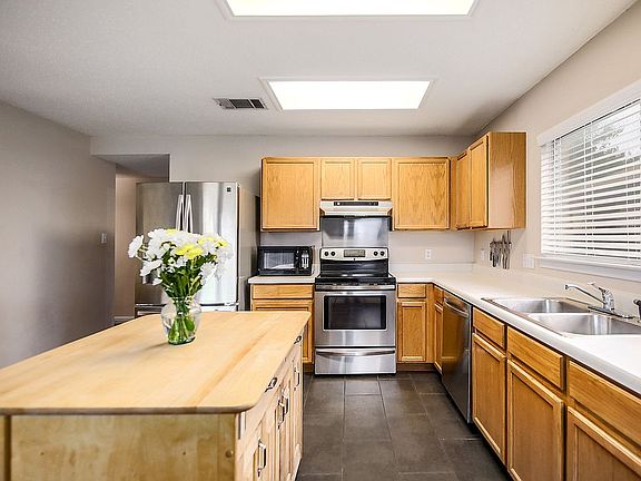 4th image of 2504 Byfield Dr