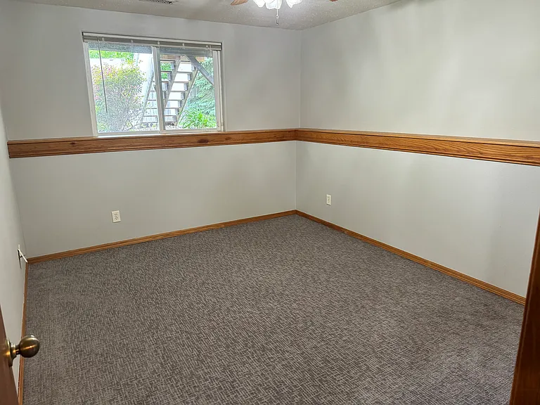 630 N James Ave — Photo 12