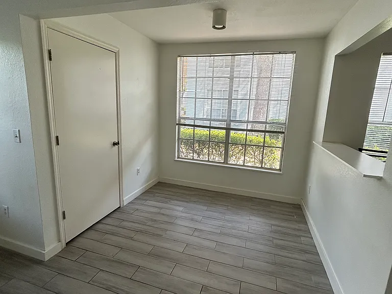 1606 Columbia Arms Cir #124 — Photo 7