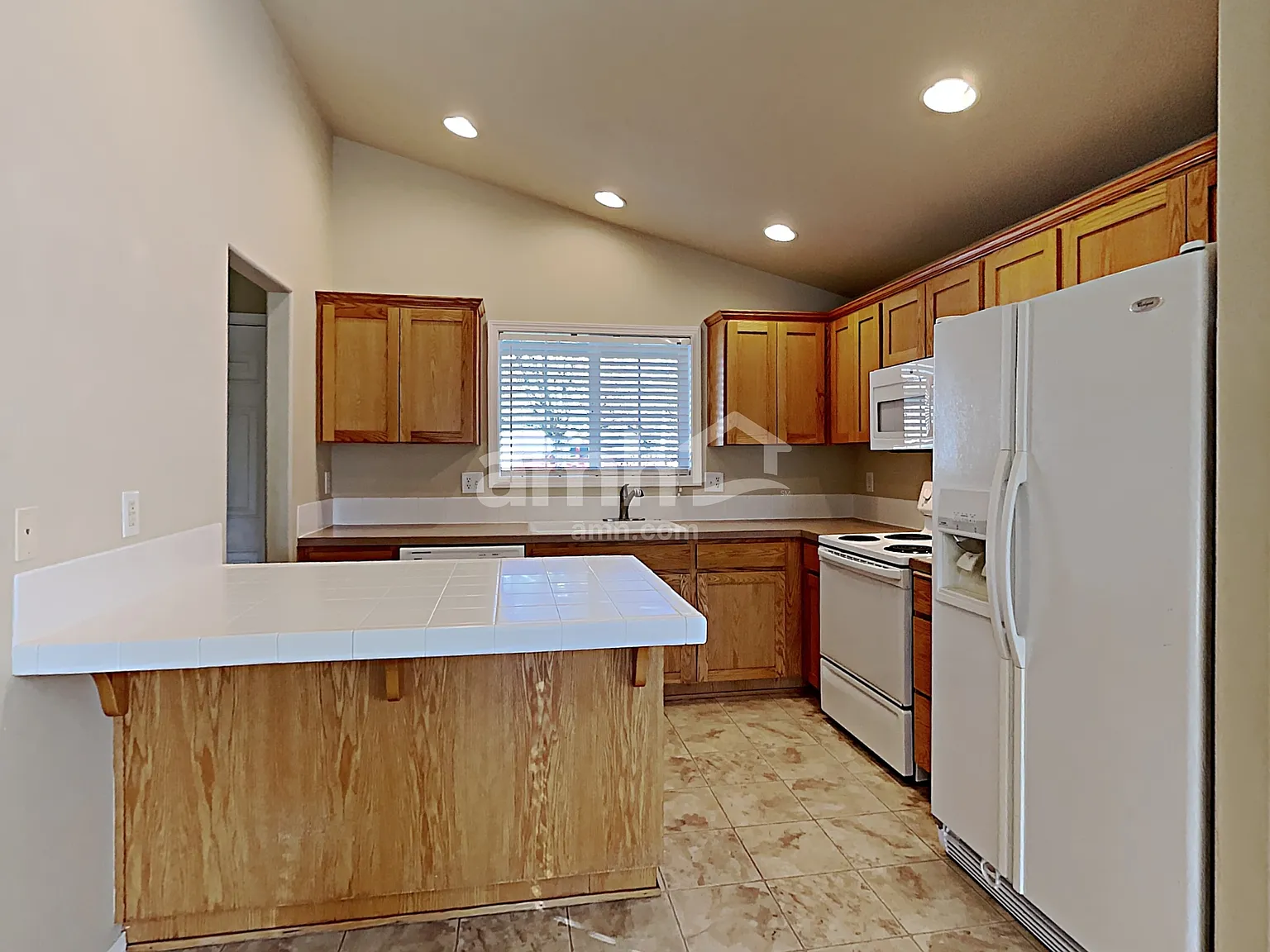 3 bed, 2.0 bath, 1225 sqft, $2,350 — Photo 4