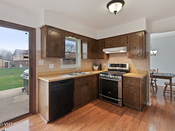 4th image of 15631 Lockwood Ave