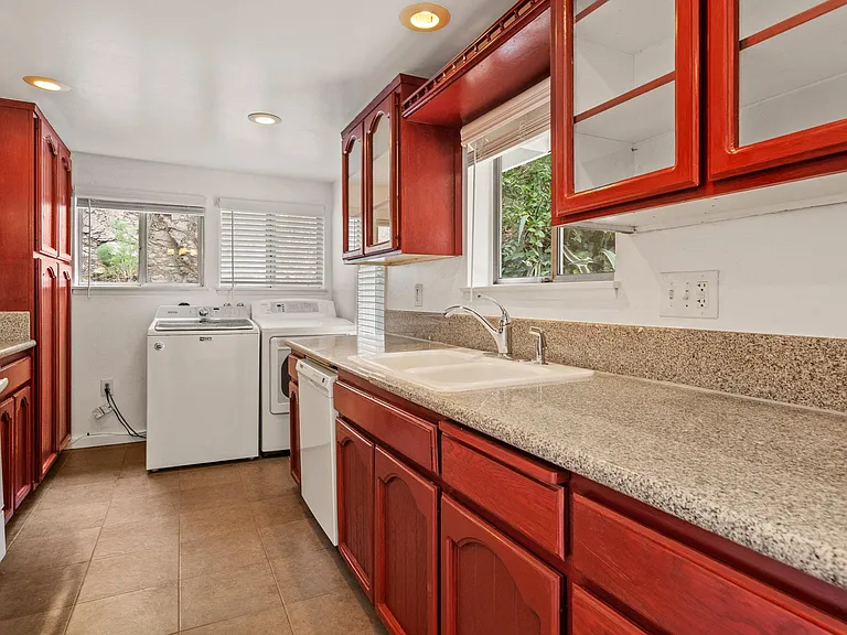 1628 N Beverly Glen Blvd — Photo 10