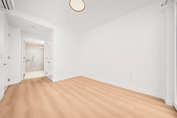 Bedroom, photo 2