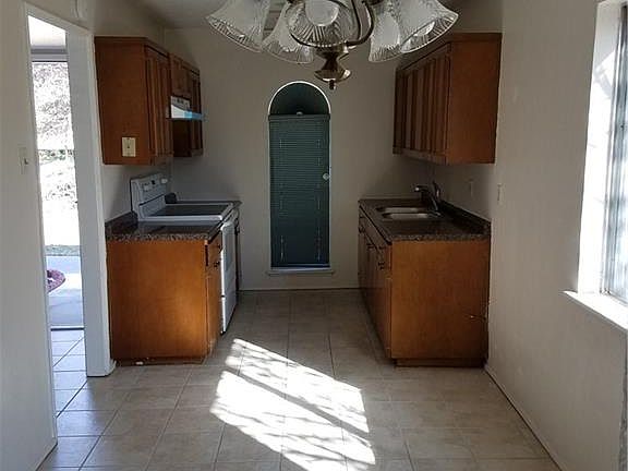 3rd image of 453 S Holiday Dr
