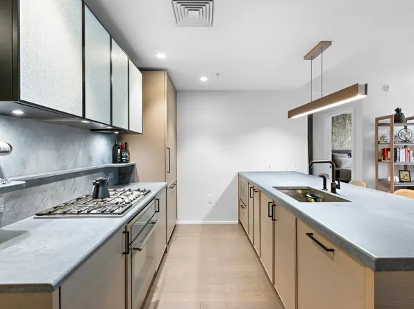 1425 Hudson Street image 11 of 23