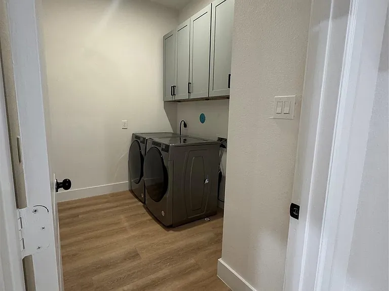 5312 Denmark St — Photo 16