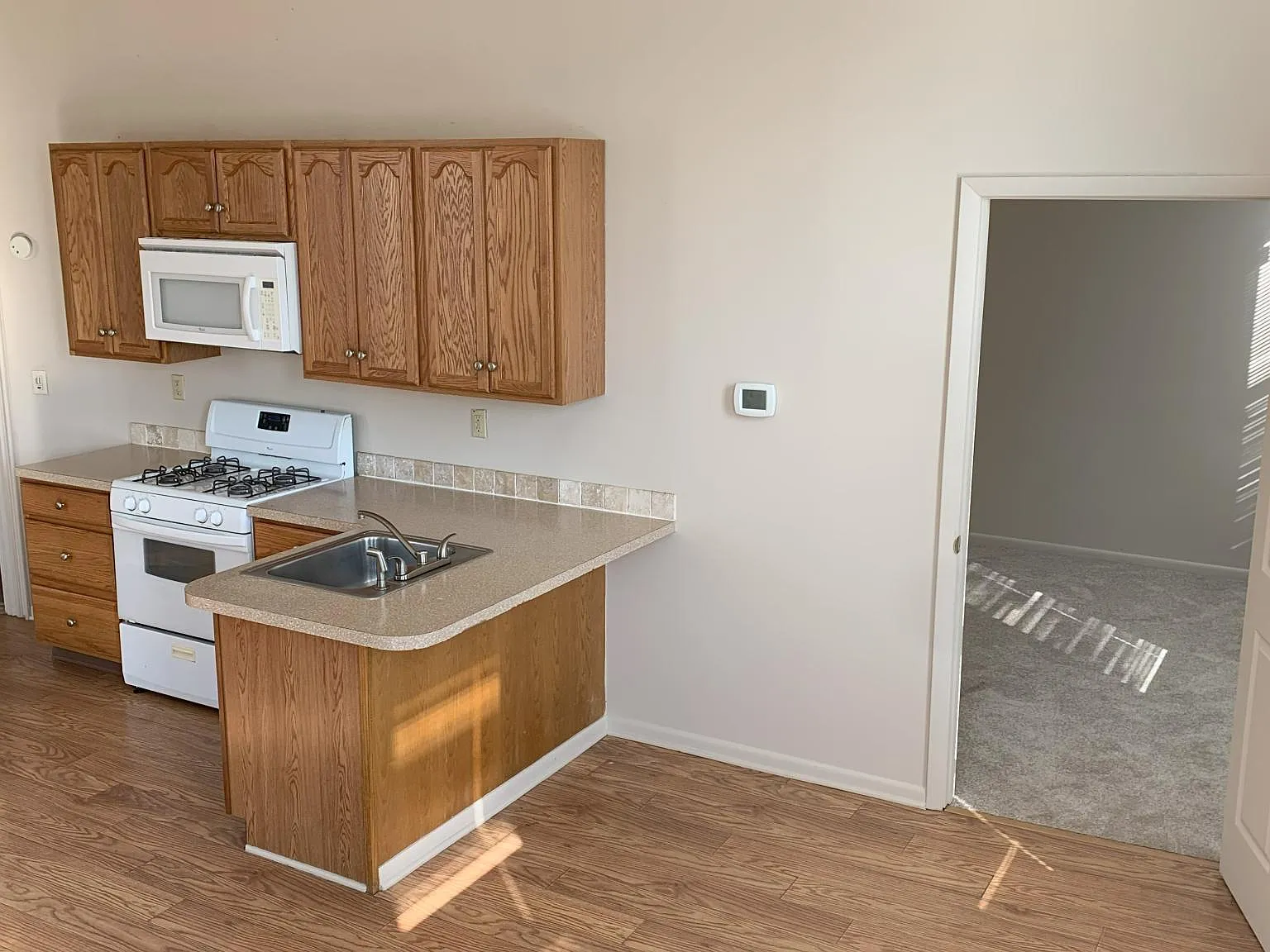 1 bed, 800 sqft, $1,200 — Photo 2