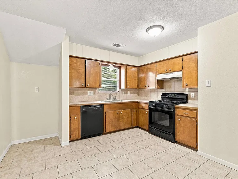 1914 Oaklawn Dr — Photo 14
