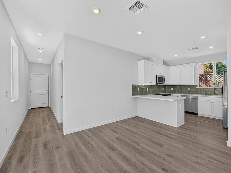 6525 Jacinto Ave — Photo 13
