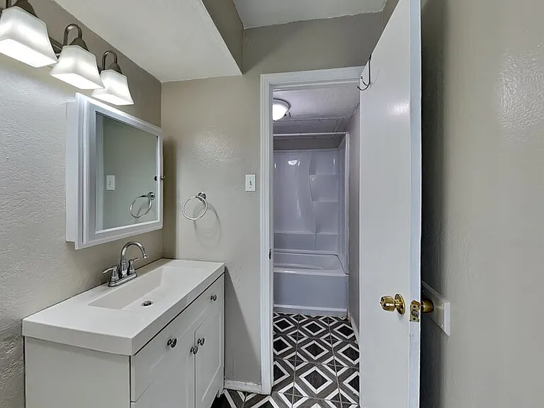 1621 Scottsdale Dr — Photo 9