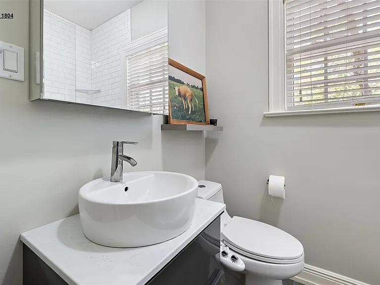 1804 Pearl St — Photo 16